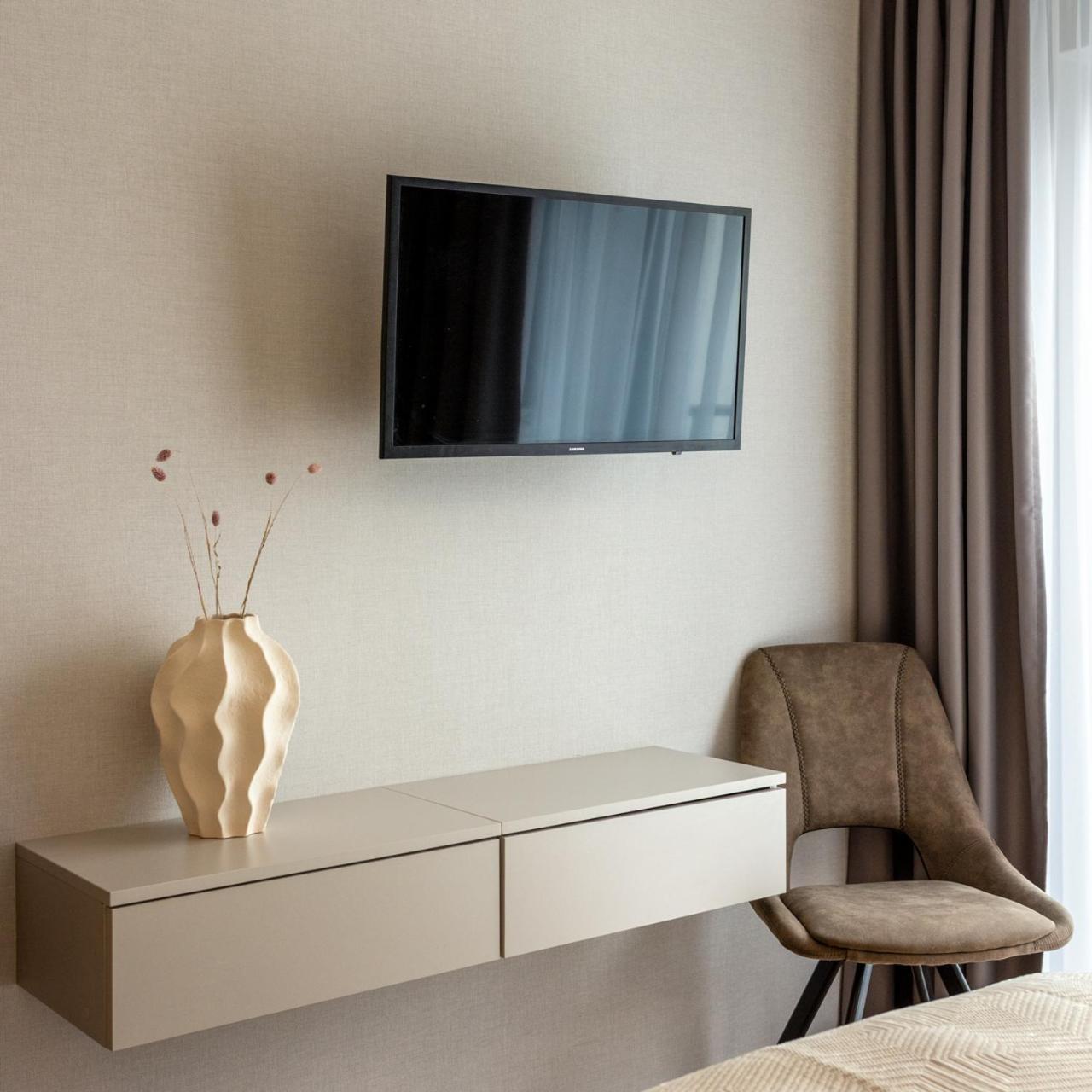 Iron Apartament *